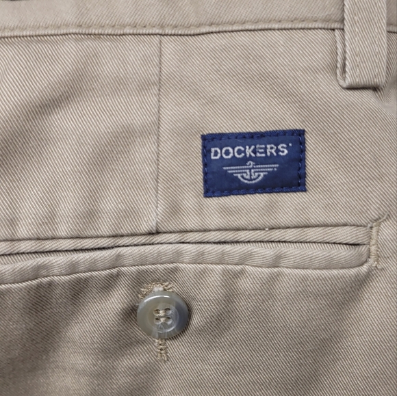 2 pairs mens Dockers khaki pants slim fit and individual classic fit 34 x 34 - Picture 4 of 15